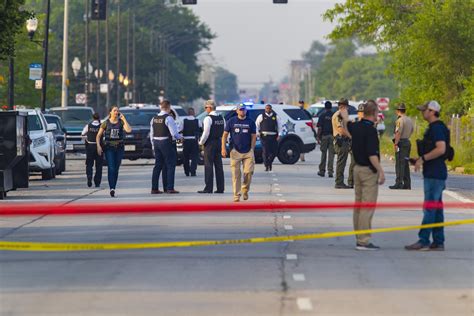 Chicago police officer shot and wounded on South Side